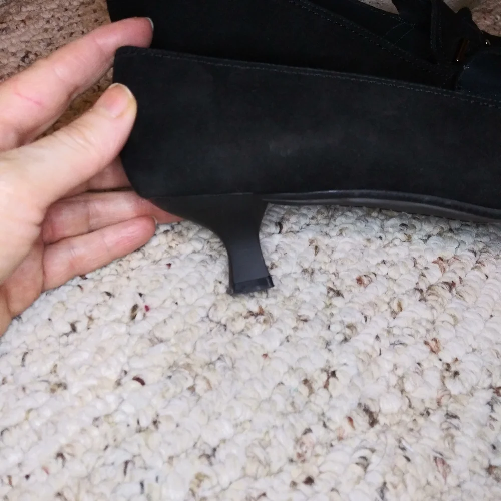 Vintage 90's/Y2k Stuart Weitzman Black Suede Pumps - Picture 9 of 11